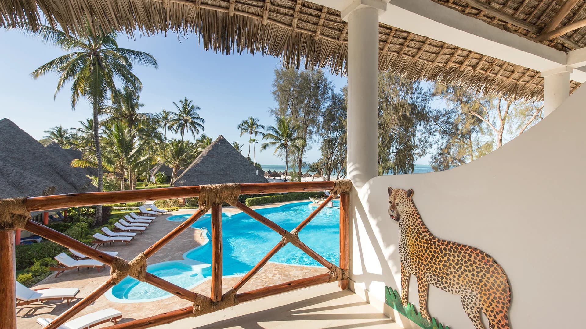 Deluxe Pool Sea View