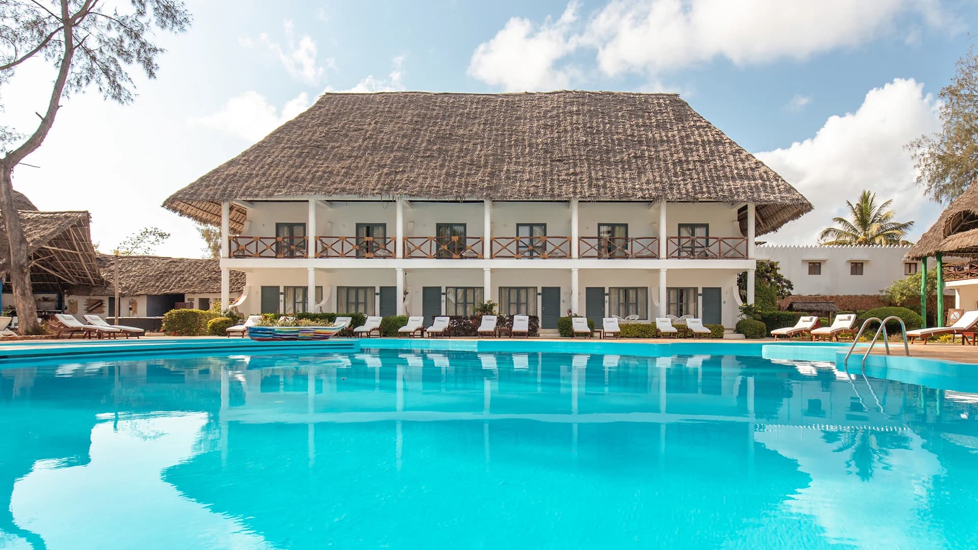 Deluxe Pool Sea View